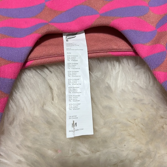 Fabletics Dottie Geo Seamless Bra Pink Rave Geo Multi  Scoop neck medium - Picture 5 of 5